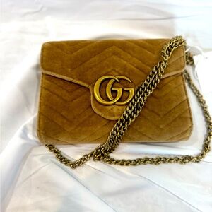 * LOVELY AUTHENTIC Gucci Marmont WOC/Shoulder Bag <3